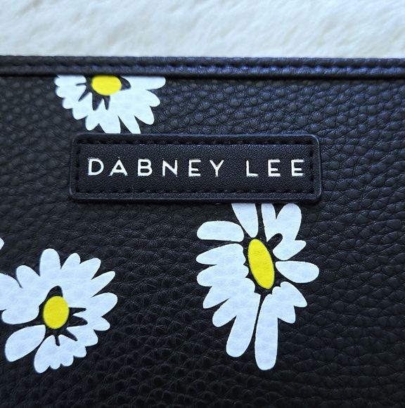 ✨️HP✨️ Dabney Lee Black🖤 Wallet with Daisies🌼 - NWT - Picture 3 of 16